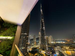 SmartStay at Grande Signature - Burj Khalifa View - 5 min Dubai Mall - Downtown Dubai - Brand New Luxury Apartments