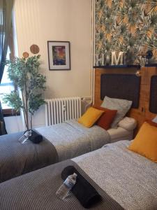 Appartements Les Loges Du Theatre MAISON de 150m2 PRIVE reservable de 2 a 14 personnes tout equipe au pied de l'AVENUE DE CHAMPAGNE et toutes commodites DEGUSTATION CHAMPAGNE OFFERTE jacuzzi sauna jeux velos EMPLACEMENT EXCEPTIONNEL et CHIC : photos des chambres
