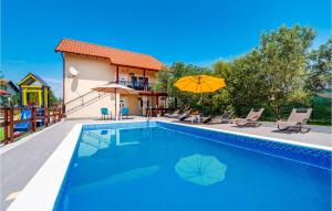 Five-Bedroom Holiday Home In Suhovare