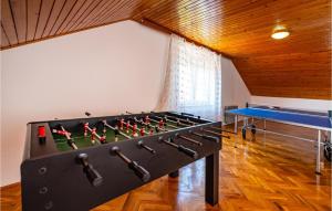 Five-Bedroom Holiday Home In Suhovare