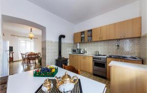 2 Bedroom Stunning Apartment In Valtura 