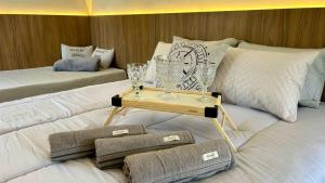 Apartamento nº 1, Novo, 300m do Beto Carrero, a 600m da Praia, cozinha completa, mobiliado com 1 quarto e estacionamento privativo