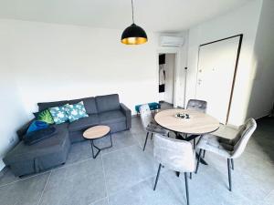 Blue Orchid Apartment, IUN S8460