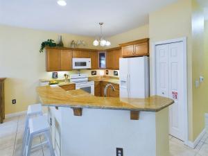 Coastal Bliss Retreat - Beach Vibes & Rockets