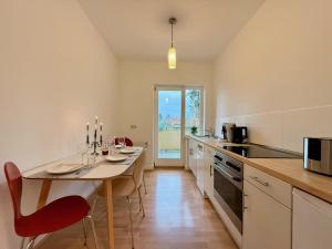 Cleo Apartments