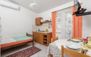 1 Bedroom Stunning Apartment In Bosana 