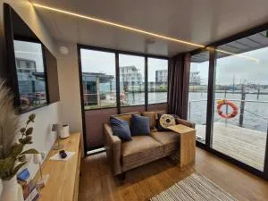 Hausboot Fjord Cirrus Solarboot mit Biosauna in Wendtorf - Fargau-Pratjau