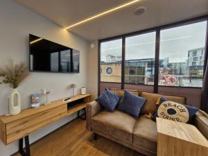 Hausboot Fjord Cirrus Solarboot mit Biosauna in Wendtorf