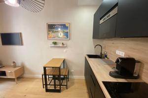 06CK cosy studio in the heart of Old Antibes