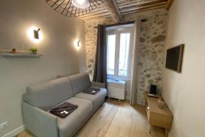 06CK cosy studio in the heart of Old Antibes