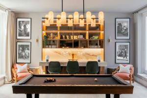 Luxury Fulham Townhouse with a Bar & Games Room