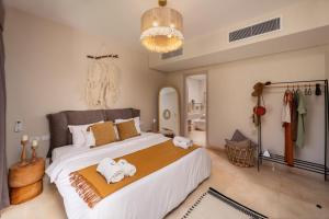 Secluded & Bespoke 1 BDR Apt with Pool View & Beach access