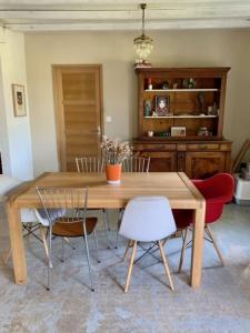 Maisons de vacances House with swimming pool and breathtaking views of the Luberon : photos des chambres