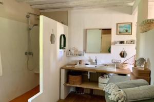 Maisons de vacances House with swimming pool and breathtaking views of the Luberon : photos des chambres