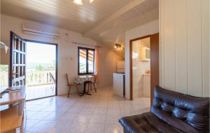 Lovely Apartment In Susnjar Ii, Krusevo 