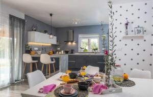 Nice Home In Fazana With Wifi