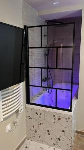 Appartements ESCAPADE Sereine - Studio Balneo a Laval : photos des chambres