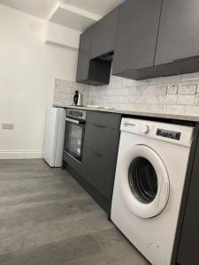 1bed central Gloucester-contractors welcome