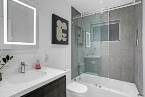 Entire Luxury Junior Suite, 8 min from the Beach, Suite 2