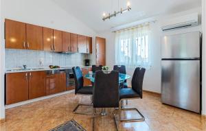 Nice Home In Betiga With Kitchen 