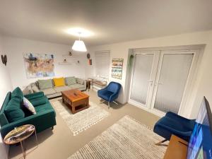 Derby Den with 4 bedrooms 3 bathrooms, master with ensuite, plus Private Garden and Driveway