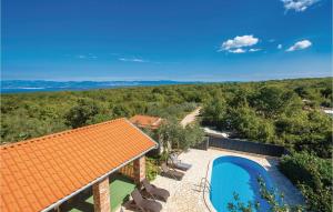 4 Bedroom Cozy Home In Poljica