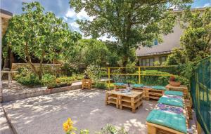 2 Bedroom Cozy Apartment In Smrika