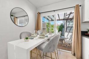 PB 1BR BOHO with Parking, AC, and Large Patio