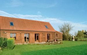 Maisons de vacances Gorgeous Home In St Omer With Wifi : photos des chambres