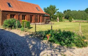 Maisons de vacances Gorgeous Home In St Omer With Wifi : photos des chambres