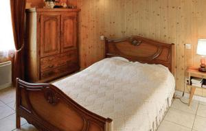 Maisons de vacances Gorgeous Home In St Omer With Wifi : photos des chambres