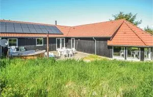 Amazing Home In Ringkøbing With Kitchen - Sondervig
