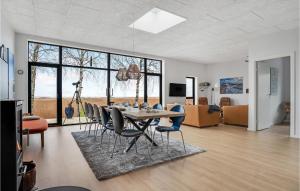 4 Bedroom Gorgeous Home In Fur