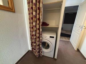 Appartements Appartement calme 3 pieces avec balcon et parking aux Angles - FR-1-593-118 : photos des chambres