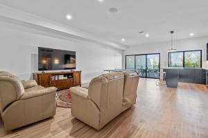 Heights of Luxury - Elite Contemporary Entertainer