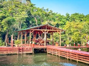 Happy Iguana Marina and Cabins