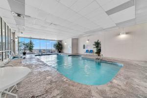 Admiral Quarters 405 Large Beachfront Condo