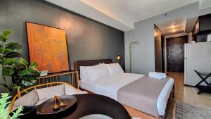 The French Apartment Pasig - Fast Wi-Fi and pool
