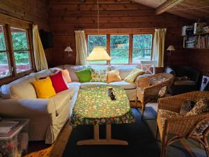 Charming, Older Cottage In Nature