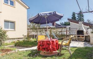 2 Bedroom Amazing Apartment In Fazana 
