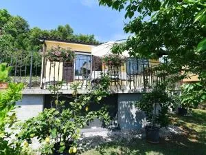 Charming Holiday Home with Terrace and Garden - Kraj