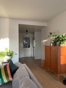 Spacious Family Home with sauna & Free parking near SCV