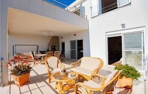 Awesome Home In Zaboric With Wifi