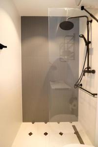 Urban Chic Sofia Top Central Location