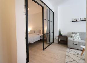 Urban Chic Sofia Top Central Location