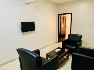 Al Reef Hotel Suits