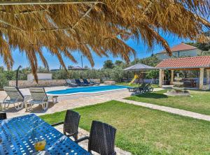 Exquisite Spacious Villa Bufaline with Pool and Gym 