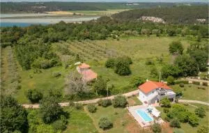 Three-Bedroom Apartment In Porec - Antinal