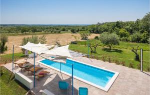 Three-Bedroom Apartment In Porec