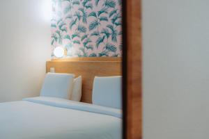 Hotels Kyriad Cannes - Mandelieu : photos des chambres